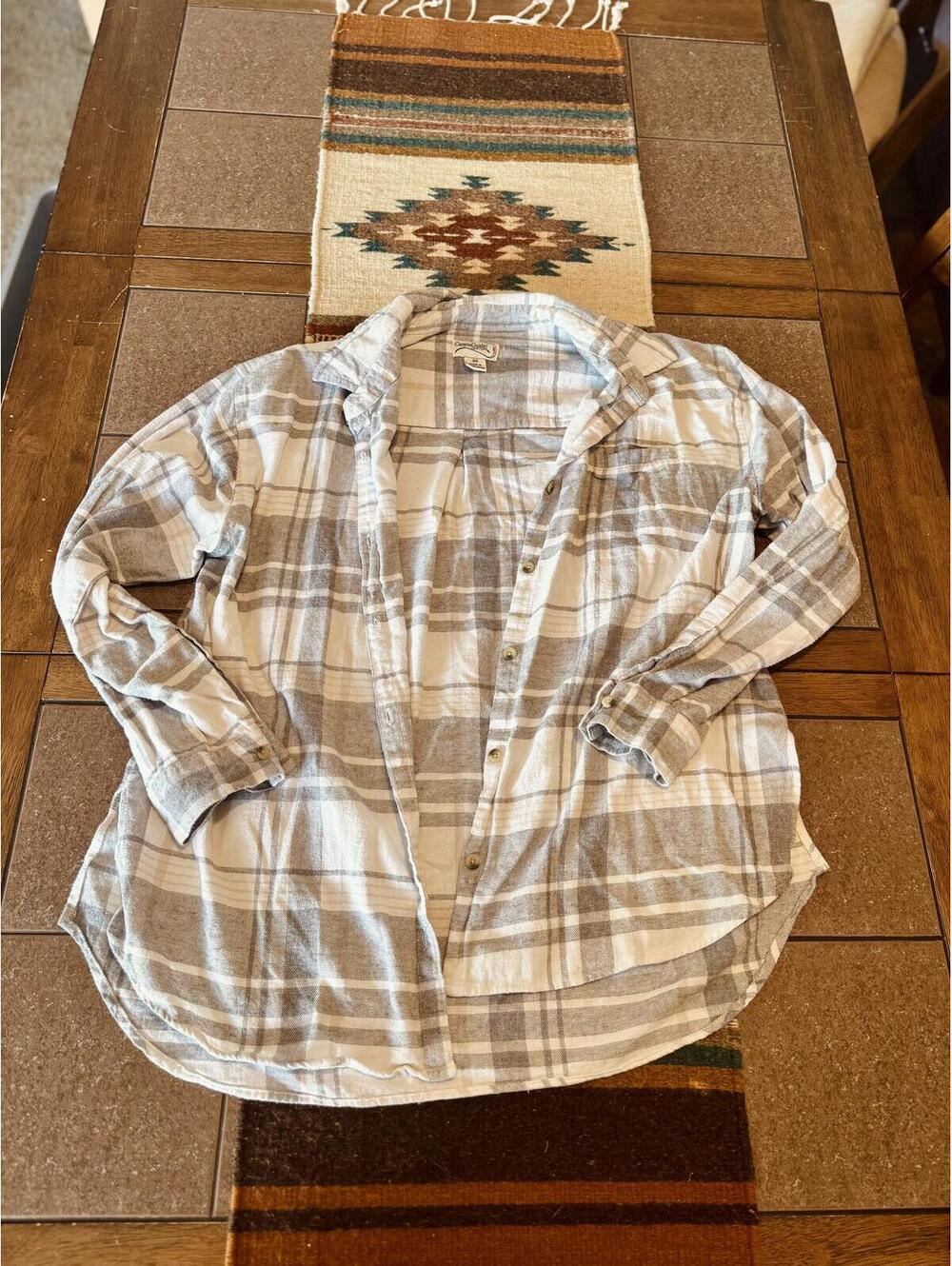 Canyon guide outfitters 2x women’s flannel button up